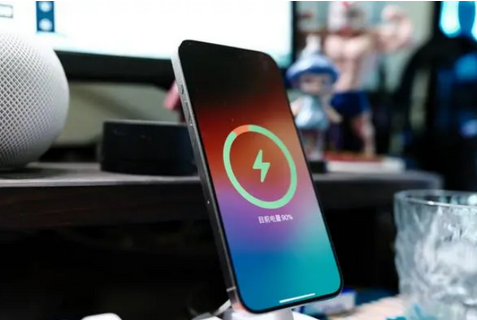 绥阳苹果15换屏服务分享用什么充电器给iPhone15充电更好 